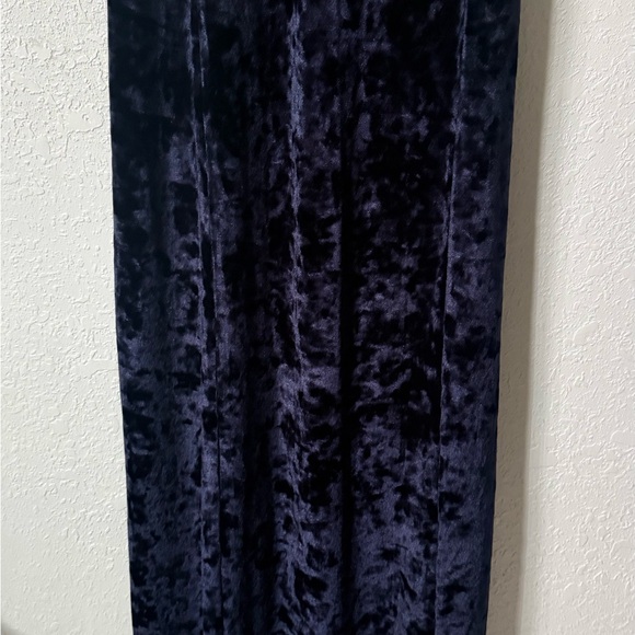 Free People X Revolve Low Key Crushin
Velvet Dress in Rare Night - Picture 5 of 11